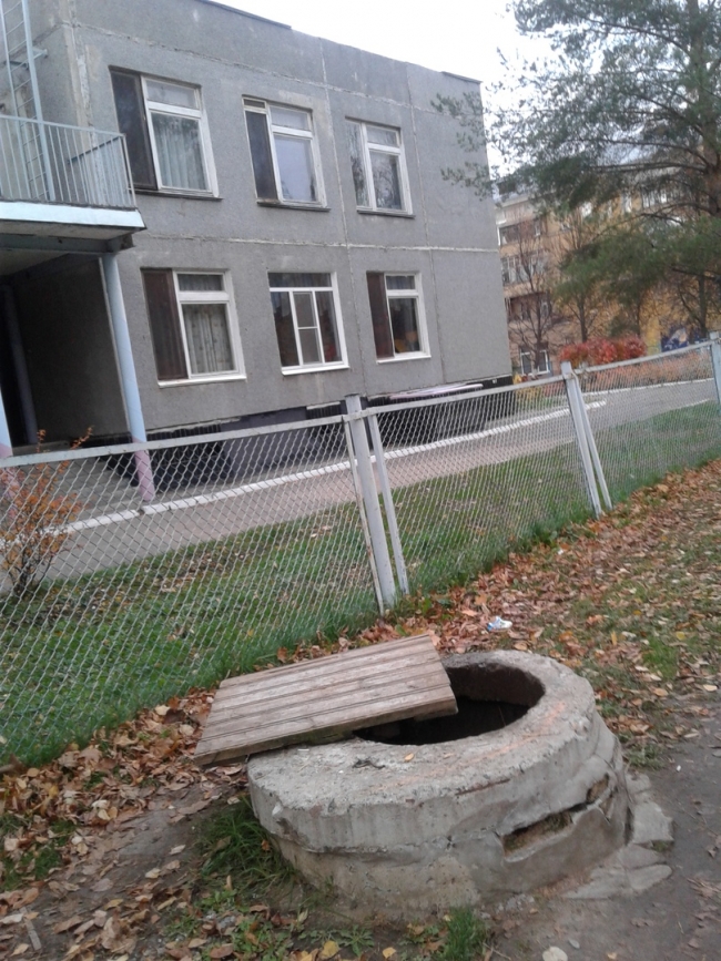 Image for Открытый люк около детских садов в Нижнем Новгороде