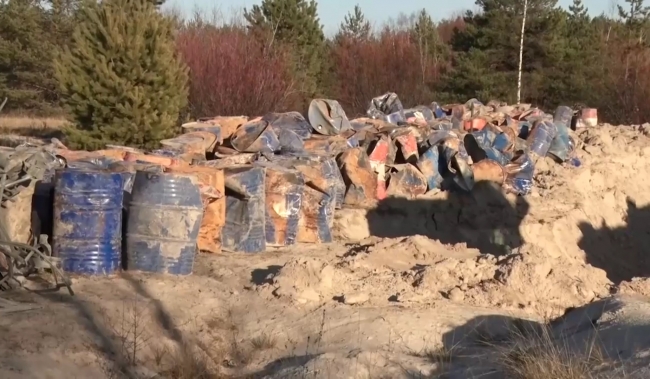 Image for Почти 700 бочек с опасными химикатами обнаружили закопанными в Дзержинске