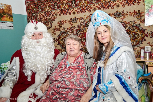 Image for Дед Мороз и Снегурочка посетили Сормовский интернат для престарелых и инвалидов