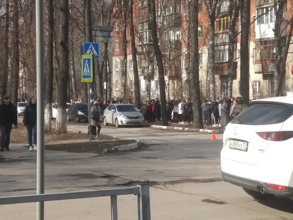 Image for Нижегородскую школу №18 экстренно эвакуировали из-за звонка от анонима