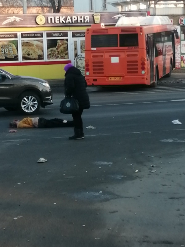 Image for В Нижнем Новгороде покатившийся автобус задавил насмерть женщину-водителя