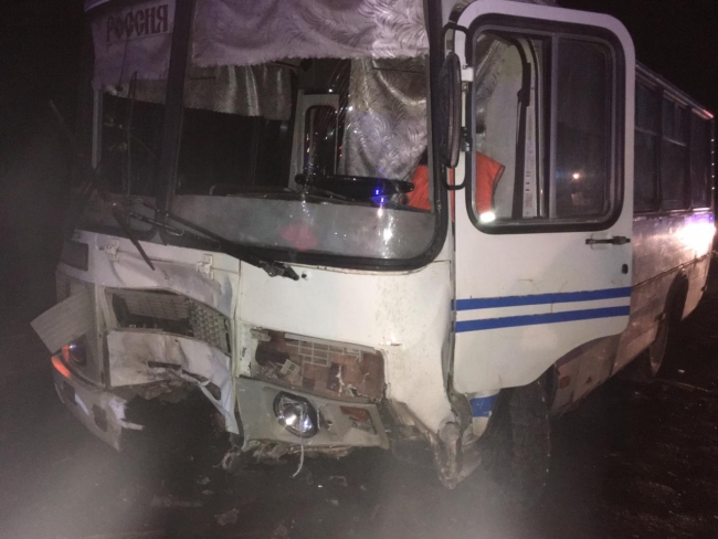 Image for Иномарка столкнулась с автобусом в Пильнинском районе: трое погибших