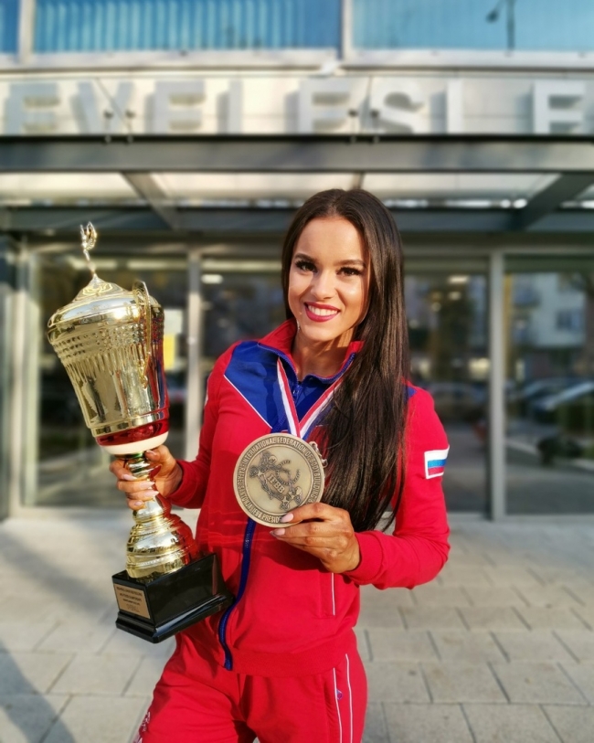 Image for Екатерина Бородина из Дзержинска стала абсолютной чемпионкой мира по бодибилдингу