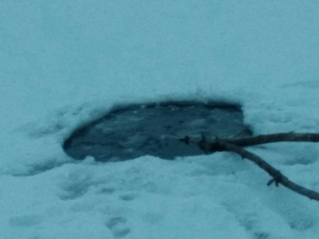 Image for Детская горка на Бурнаковском озере спускается к полынье
