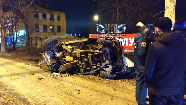 Image for Фура снесла припаркованный автомобиль на Монастырке в Нижнем Новгороде