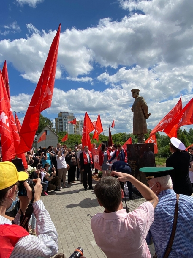 Image for Незаконный памятник Сталину открыли на Бору