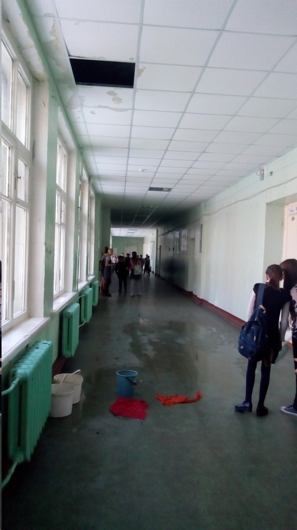 Image for "Крыша течет - учеба идет": в Сормовском районе ученики сняли клип о разрухе в здании школы