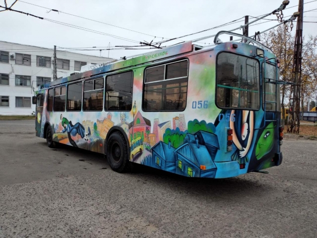 Image for Дзержинские троллейбусы украшают граффити