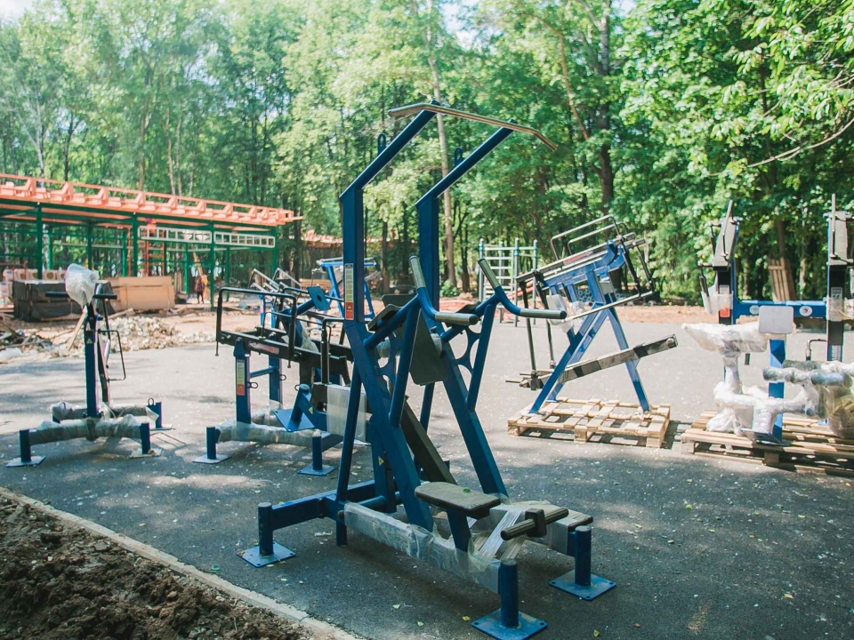Image for Тренажеры и игровые площадки устанавливают в нижегородском парке «Швейцария»