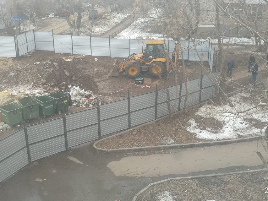 Image for Строительную фирму заставят снести незаконный забор на улице Совнаркомовской