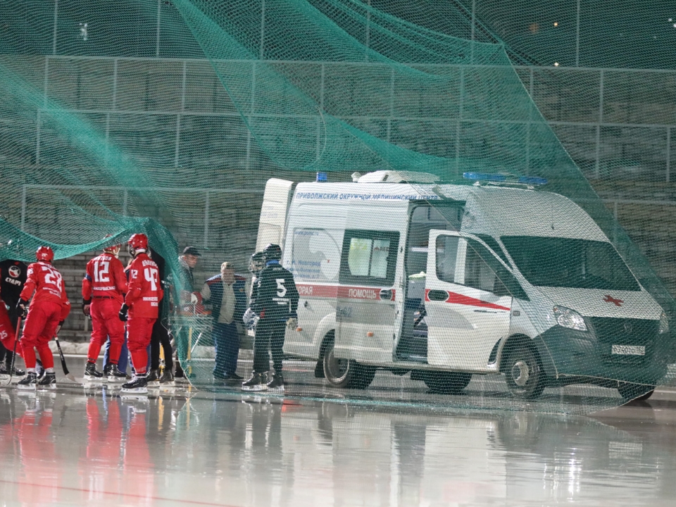 Игрок хоккейного клуба «Старт» Григорий Липин госпитализирован после тяжёлой травмы на матче в Нижнем Новгороде