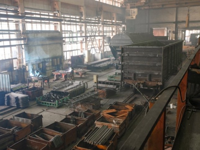 Image for На работницу Сосновского предприятия упала тяжёлая металлическая перегородка