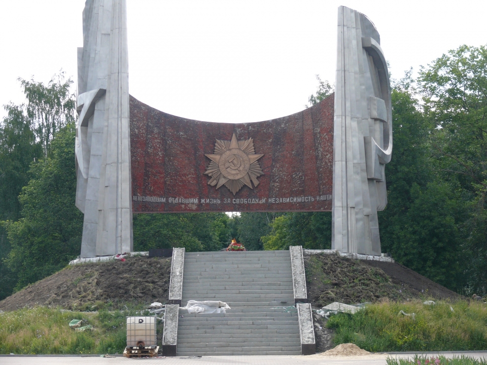 Депутаты Гордумы проверили ход благоустройства Парка Славы на Автозаводе