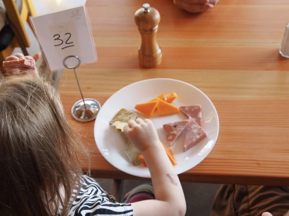 Image for Нижегородцы могут оценить качество школьного питания с помощью QR-кода