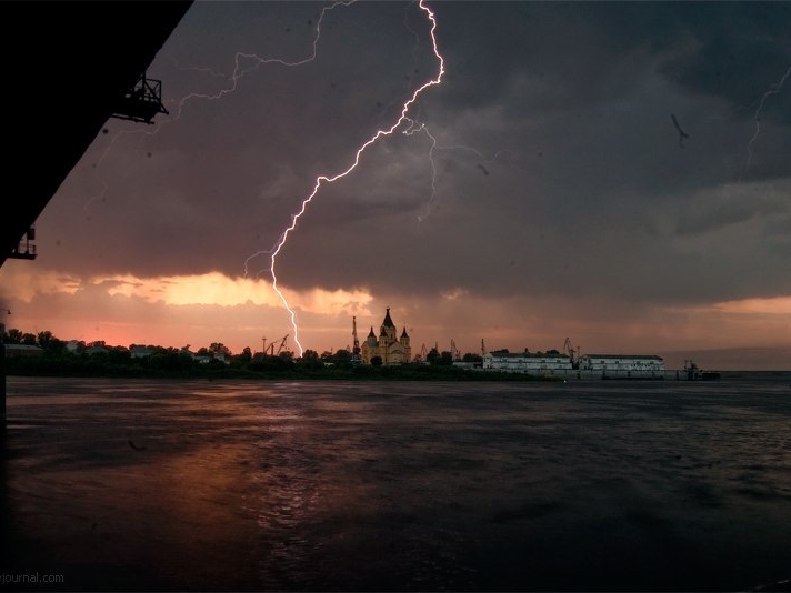 Image for В Нижнем Новгороде знойная жара сменится на грозу и град