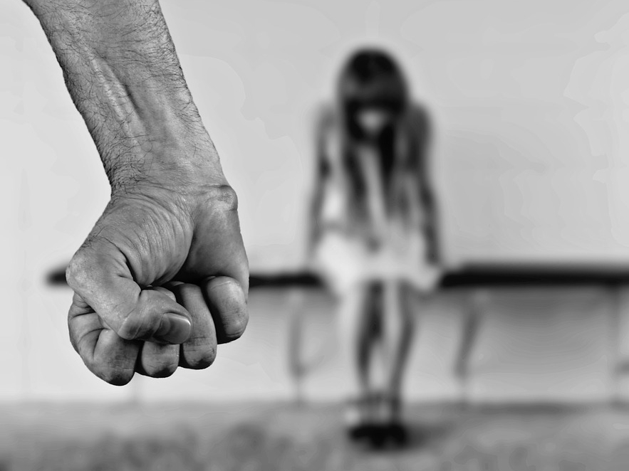 В городе Урень Нижегородской области рецидивист осуждён за изнасилование школьницы