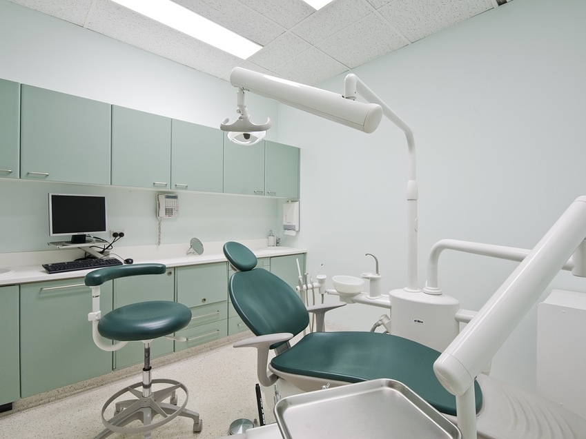 Две стоматологии в Нижнем Новгороде получали страховку за фиктивное лечение