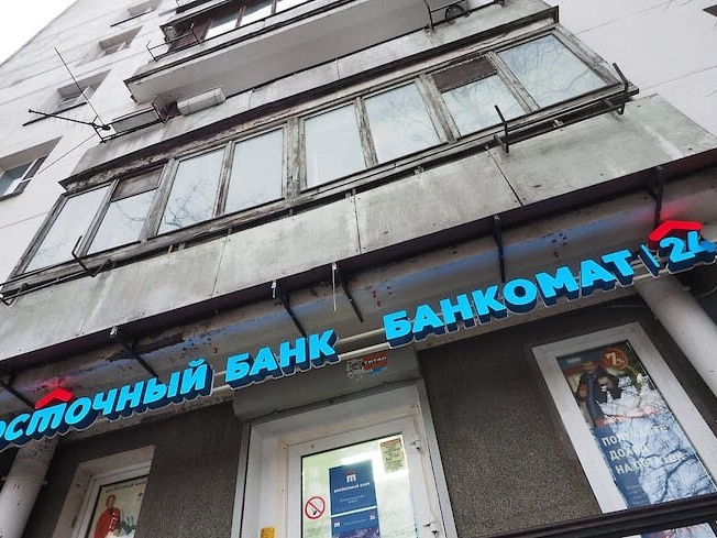 В городе Дзержинске Нижегородской области неизвестные ограбили банк, взломав входную дверь