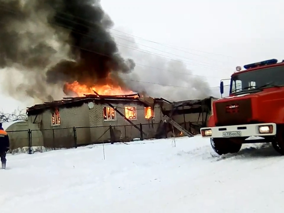 Image for Пожар в Навашино уничтожил частный дом и гараж с двумя машинами
