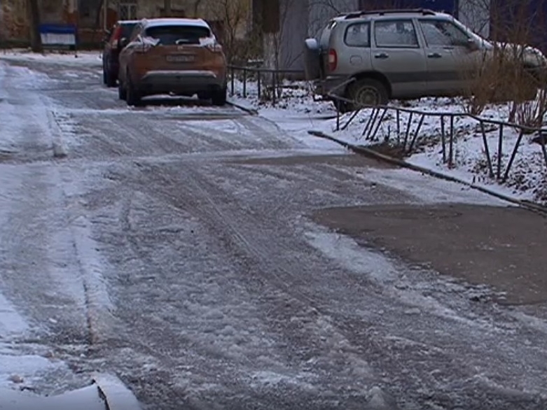 Домоуправляющие компании Нижнего Новгорода не справились с первыми днями зимы