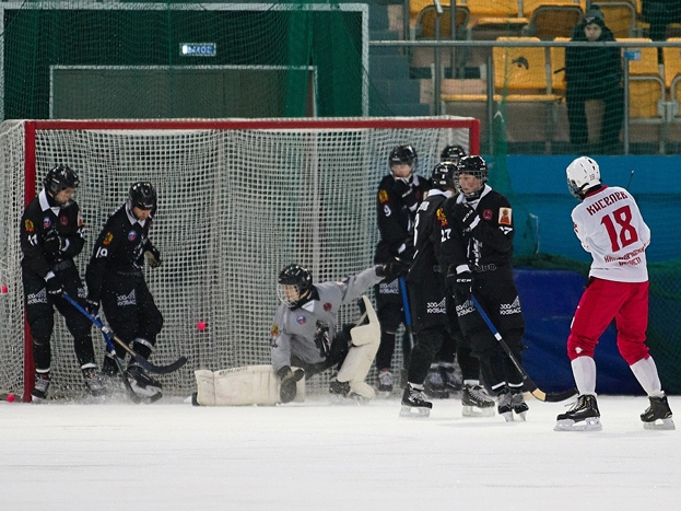 Хоккейный клуб «Старт» из Нижнего Новгорода на выезде в Кемерове обыграл «Кузбасс»