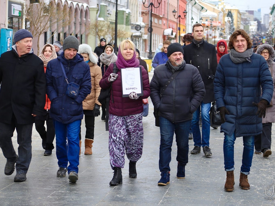 Image for Главреда нижегородского издания KozaPress оштрафовали за прогулку с портретом Немцова