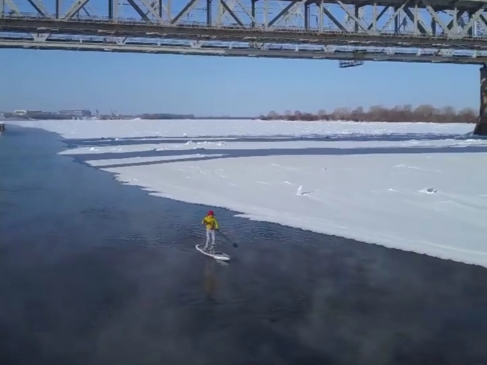 Image for Нижегородец проплыл на сапе по Волге в 23-градусный мороз