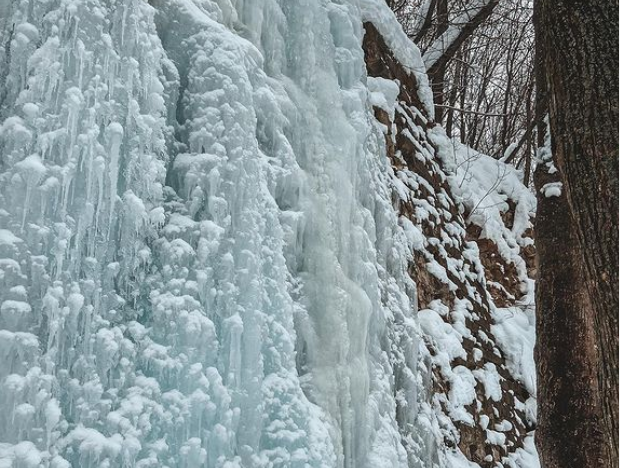Image for Замерзший водопад обнаружили в нижегородской «Швейцарии»