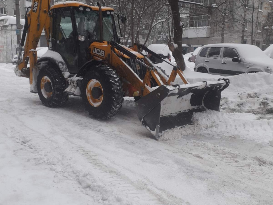 Image for ДУКи пяти районов Нижнего Новгорода продолжают усиленную очистку дворов от снега