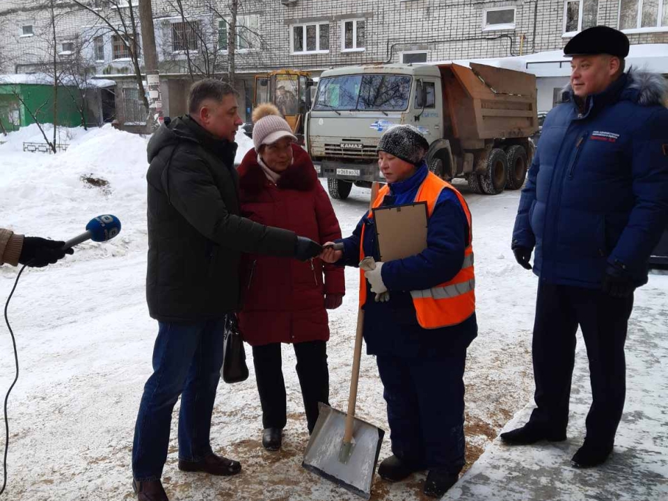 Image for Нижегородцы просят наградить дворников за труд во время снегопадов