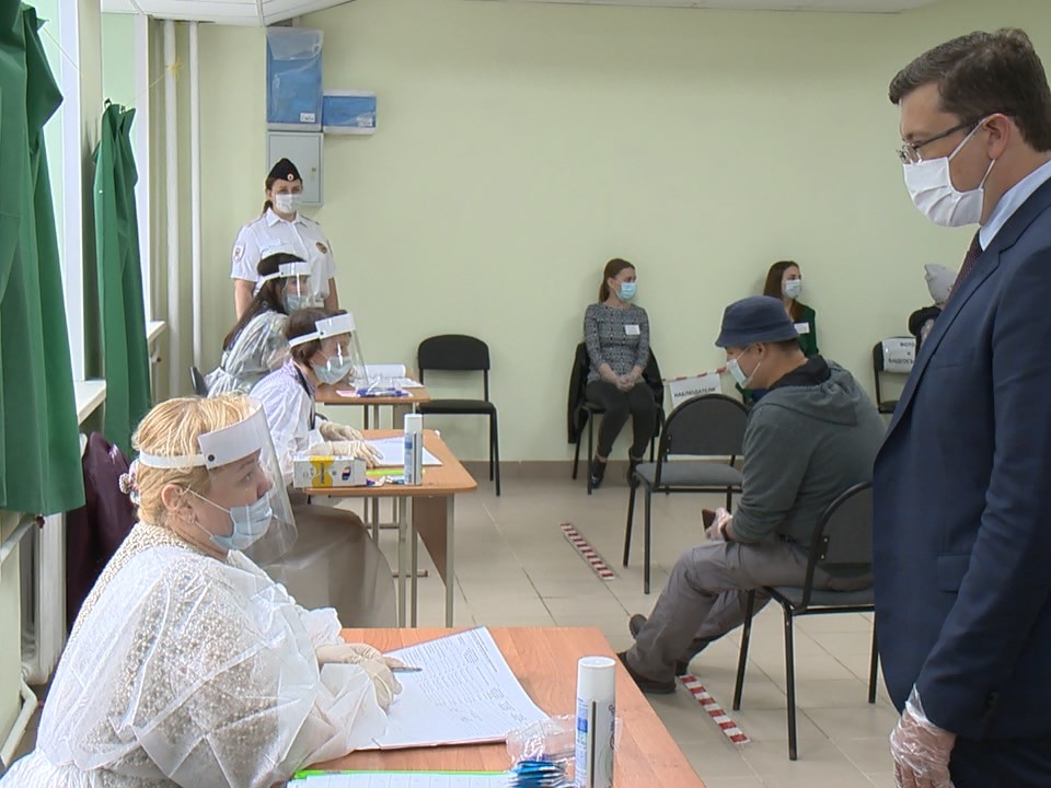 Глеб Никитин проверил работу избирательного участка в Приокском районе