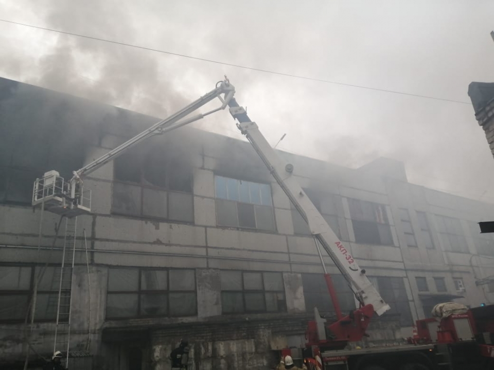 4 нижегородцев  спасли на пожаре в производственном цеху