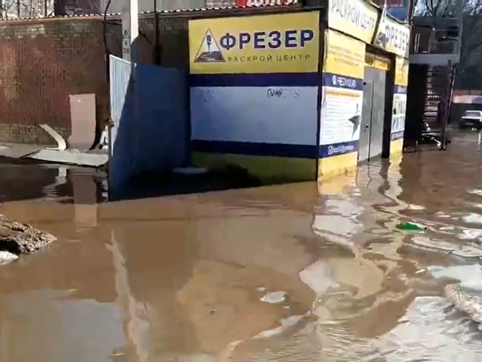 Image for Трубу с холодной водой прорвало на площади Сенной в Нижнем Новгороде
