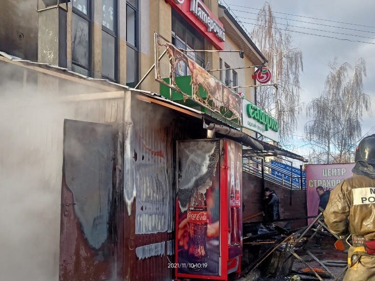 Image for 25 человек эвакуировали из-за пожара в ларьке с шаурмой в Лыскове