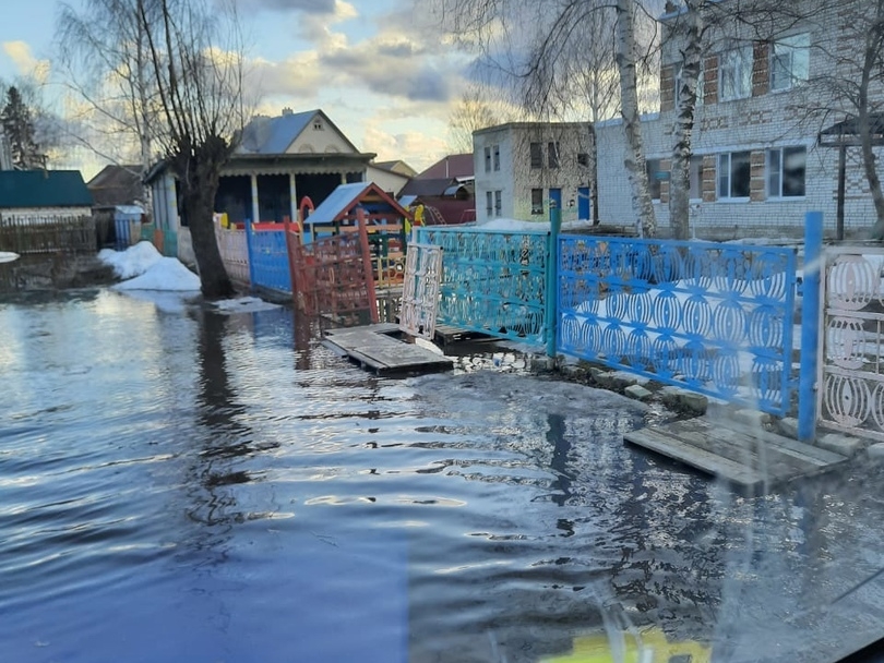 Image for  Дворы 11 домов и детского сада затопило в Арзамасском районе
