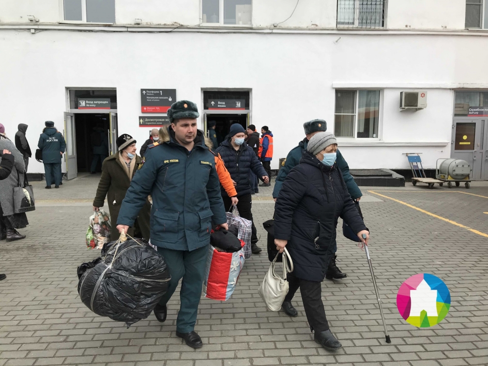 Image for Фоторепортаж: второй поезд с беженцами из Донбасса прибыл в Нижний Новгород