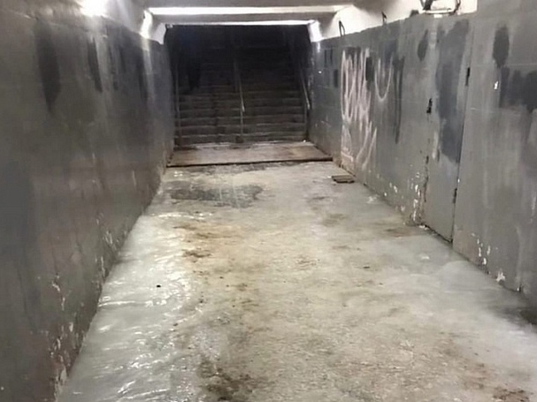 Image for Нижегородцы пожаловались на обледеневшие сходы в метро