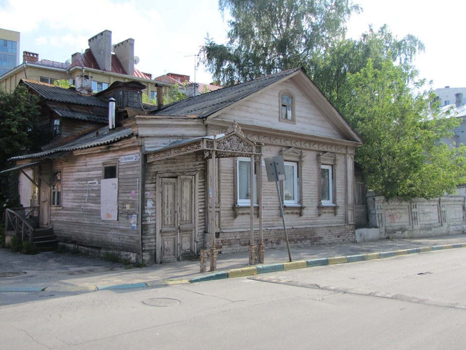 Названный украденным козырёк-зонт с дома на Сергиевской передали заводу «Красное Сормово»