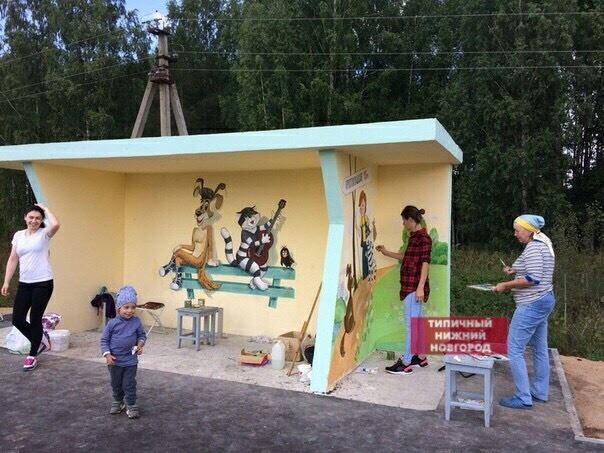 Image for Автобусную остановку в нижегородском Простоквашино украсили героями сказки