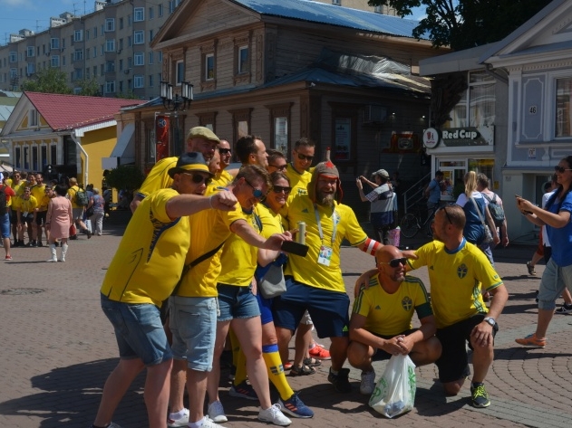Image for Покровка желтого цвета: в город приехали шведы