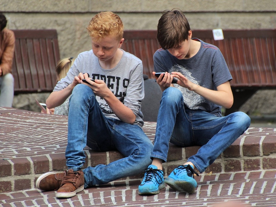 Image for Большинство россиян поддерживают запрет на использование смартфонов в школах