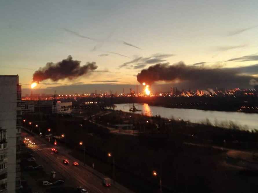 Image for В Москве горит нефтеперерабатывающий завод