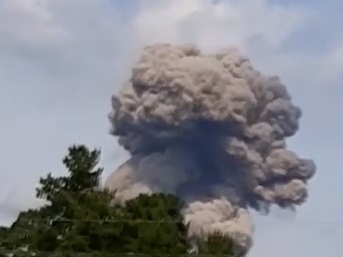 Момент взрыва на заводе в Дзержинске попал на видео