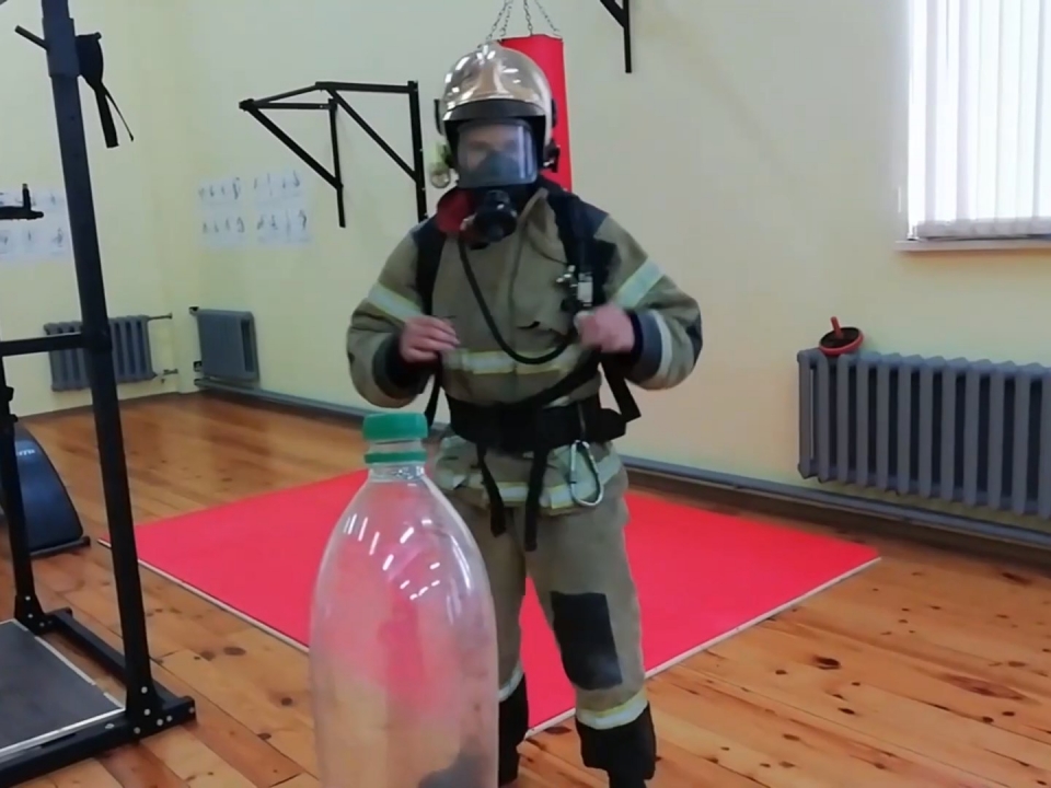 Пожарный из Нижнего Новгорода поддержал флешмоб #BottleCapChallenge