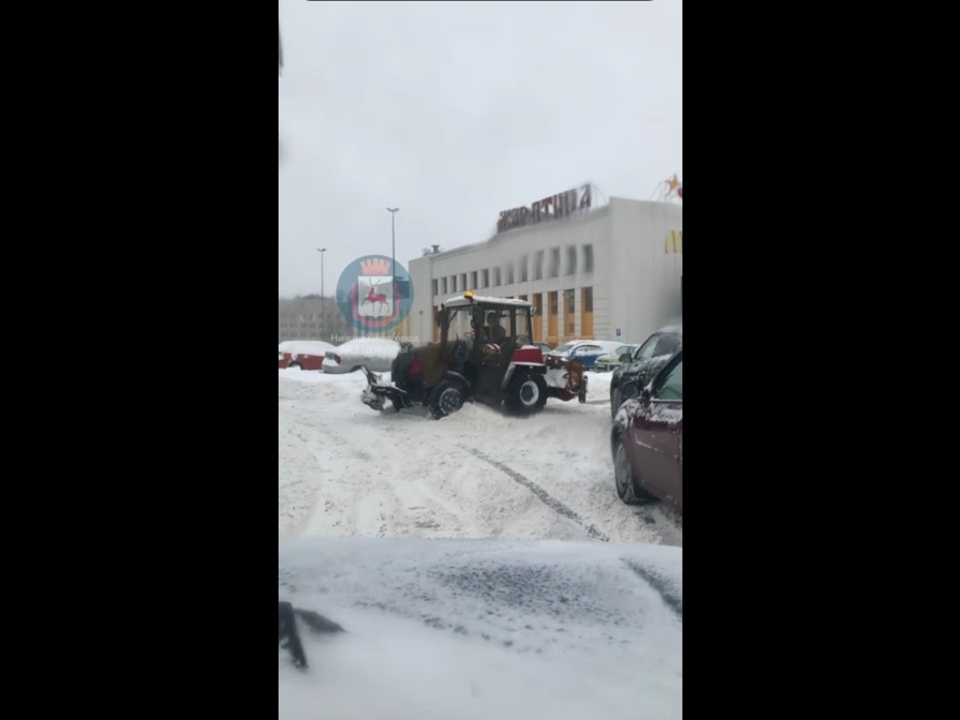 Image for Снегоуборочная техника застряла на нижегородских дорогах