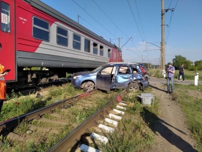 Image for Легковушка влетела в поезд на переезде в Нижнем Новгороде 7 июня