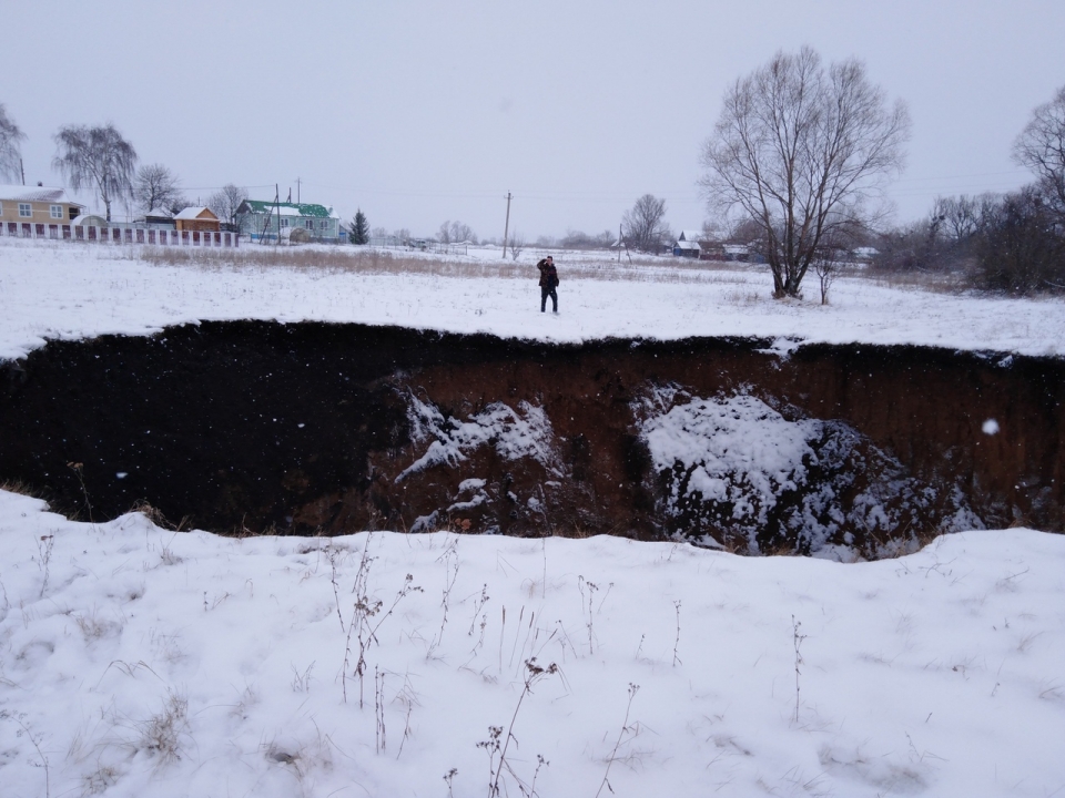 Image for Опубликовано видео с места карстового провала в Гагинском районе