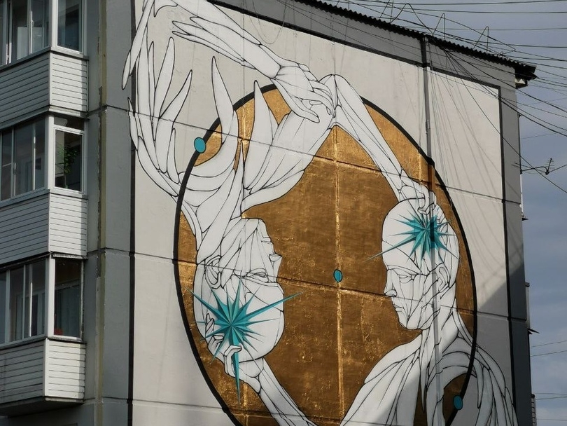 Нижегородский художник Никита Nomerz украсил стрит-артом стену дома в Красноярске