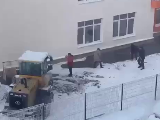 Image for Нижегородская мэрия опровергла укладку асфальта на снег в Новой Кузнечихе