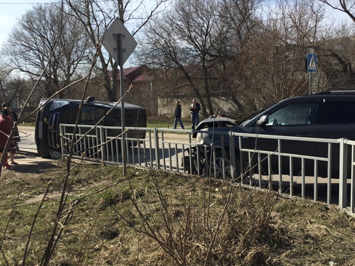 Image for В Автозаводском районе после ДТП перевернулась иномарка